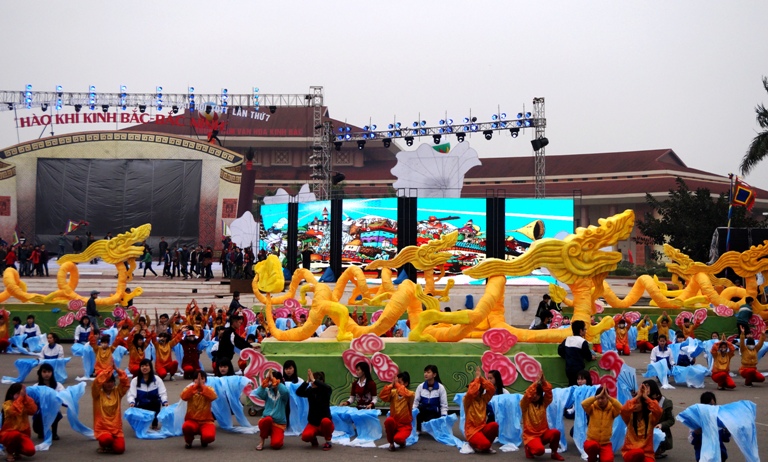 Tối ngày 15-3, Lễ Khai mạc Festival Bắc Ninh 2014 đã chính thức diễn ra, trước đó nhiều ngày các tiết mục nghệ thuật văn hóa đặc sắc đã được lên khung  và tập dượt hết sức kĩ lưỡng tại quảng trường Trung tâm Văn hóa Kinh Bắc của tỉnh. 
