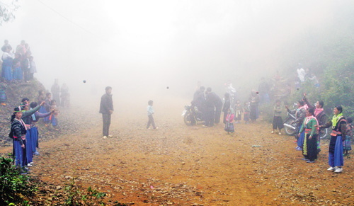 “Ném Pao” mùa hội