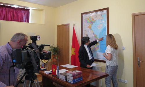 2. Chứng minh điểm hạ đặt dàn khoan HD981 xâm phạm sâu vùng đặc quyền kinh tế và thềm lục địa của VN