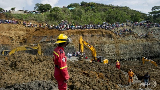 Hơn 30 người bị chôn vùi trong mỏ vàng sập ở Colombia