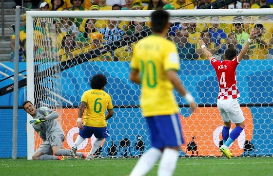 Neymar và trọng tài giúp Brazil chiến thắng - ảnh 2