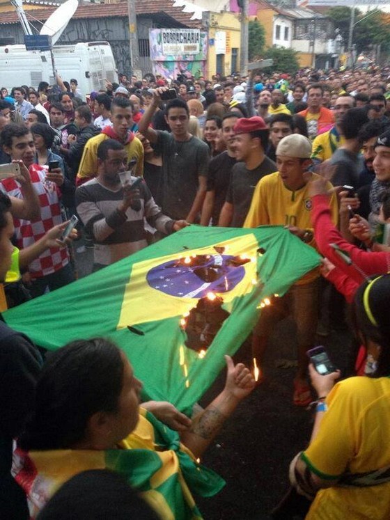 Bạo động bùng phát sau thất bại lịch sử 1-7 của tuyển Brazil - ảnh 2
