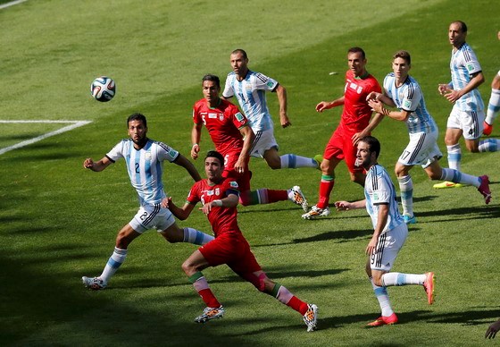 Messi tỏa sáng phút bù giờ, Argentina hạ gục Iran - ảnh 1