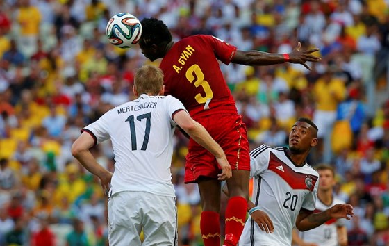 Klose đi vào lịch sử World Cup khi giúp Đức hòa Ghana 2-2 - ảnh 1