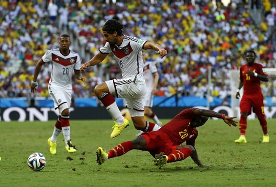Klose đi vào lịch sử World Cup khi giúp Đức hòa Ghana 2-2 - ảnh 2