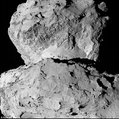 Ba điểm có thể đáp nằm ở phần nhỏ hơn của sao chổi, gọi là “đầu vịt”, và 2 điểm nằm ở phần lớn hơn, gọi là “thân vịt” - d
