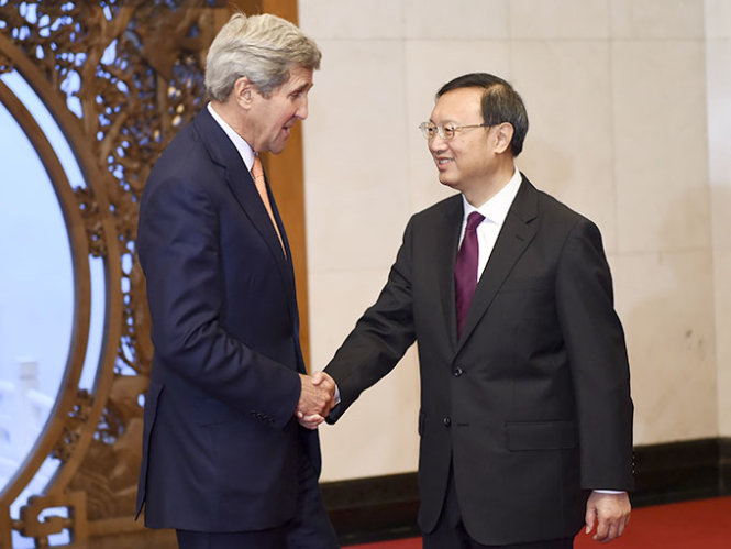 Ngoại trưởng Mỹ John Kerry gặp Ủy viên Quốc vụ viện Trung Quốc Dương Khiết Trì ở Bắc Kinh hồi tháng 5. Dự báo cuộc đàm phán giữa hai ông tại Washington sẽ diễn ra gay gắt - Ảnh: AFP