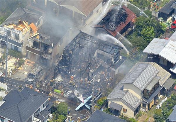 Máy bay lao vào nhà dân ở Tokyo, 3 người thiệt mạng