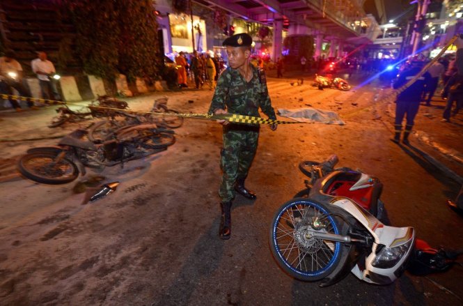 Ai đánh bom ở Bangkok đêm qua?