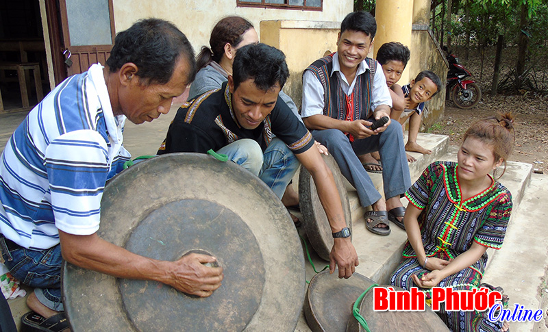 Đội cồng chiêng của những người trẻ ở Bưng Xê