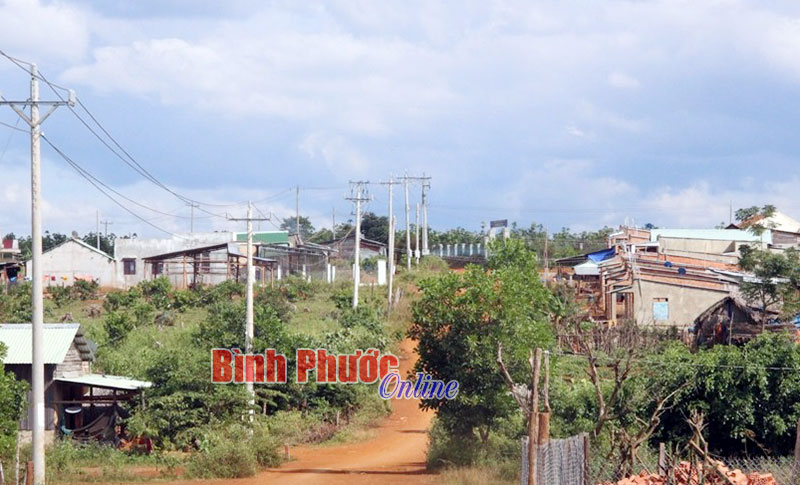 Tất cả c&aacute;c hộ d&acirc;n ở khu định canh định cư th&ocirc;n 8, x&atilde; Đồng Nai (B&ugrave; Đăng) đều đ&atilde; c&oacute; điện sử dụng 