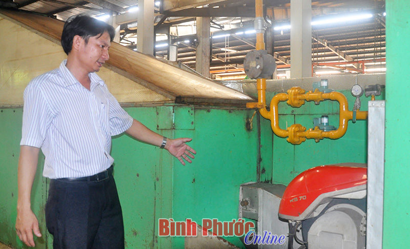Kỹ sư cơ khí Đoàn Quang Trọng giới thiệu phương pháp cách nhiệt đáy lò golstar và điều chỉnh đường luân chuyển khí nóng tại dây chuyền sản xuất