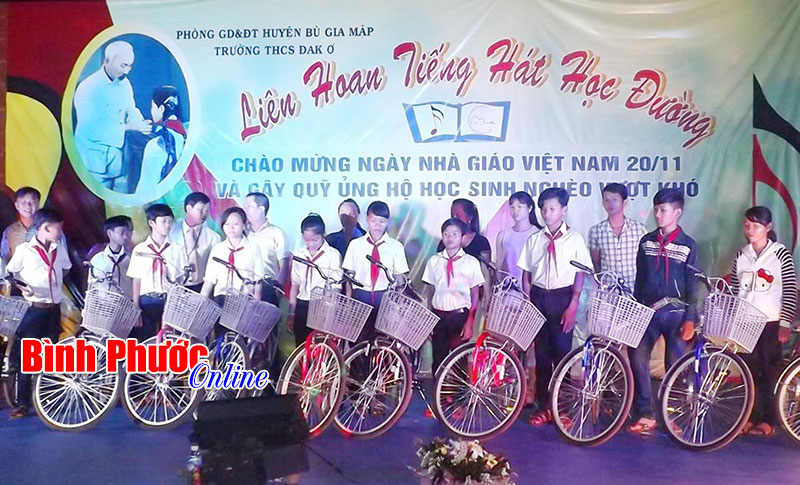 Những việc làm từ thiện vì học sinh nghèo vùng biên