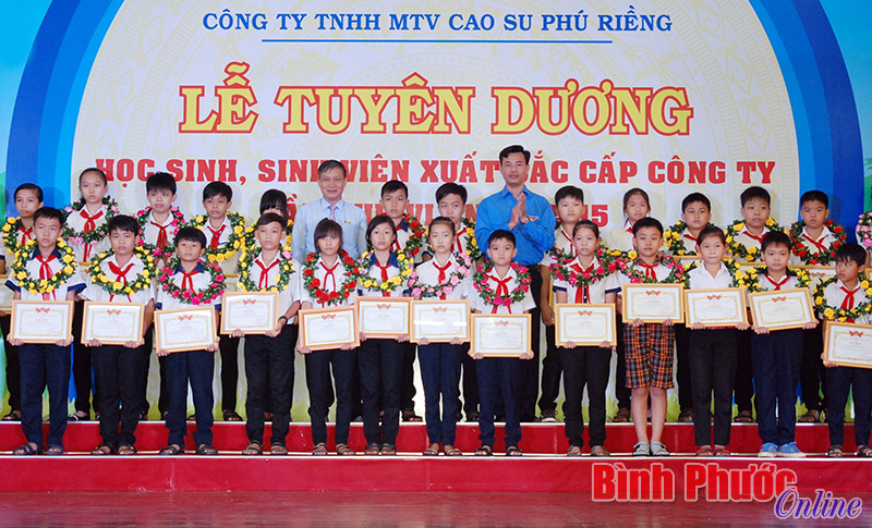 Công ty Cao su Phú Riềng tuyên dương 149 học sinh, sinh viên xuất sắc