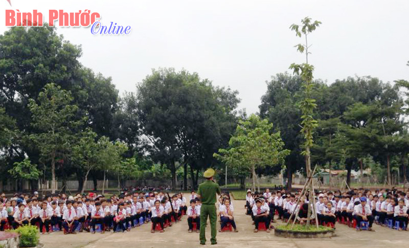 Triển khai thực hiện công tác bảo đảm an ninh, trật tự trường học