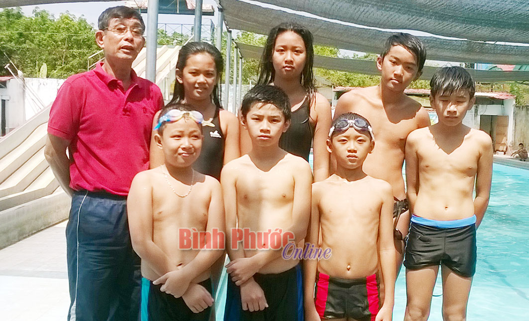 HLV bơi lội Ngô Tuấn Thông và các học trò