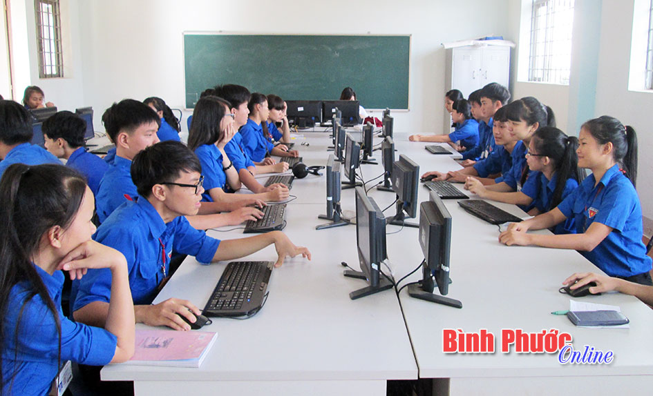 165 học sinh Trường THPT Hùng Vương thi “Giao thông học đường”