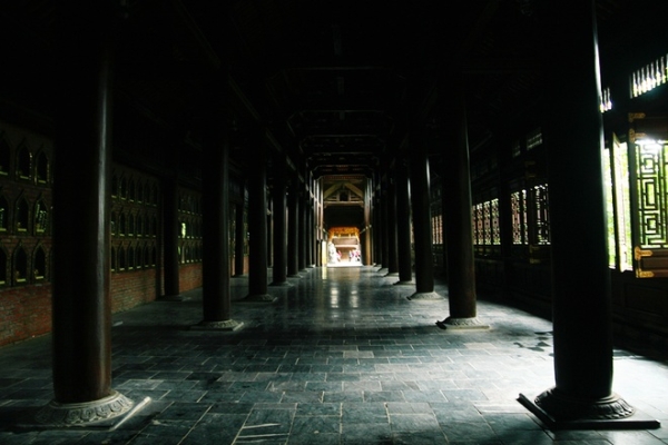 Ng&ocirc;i ch&ugrave;a nhiều kỷ lục nhất Việt Nam