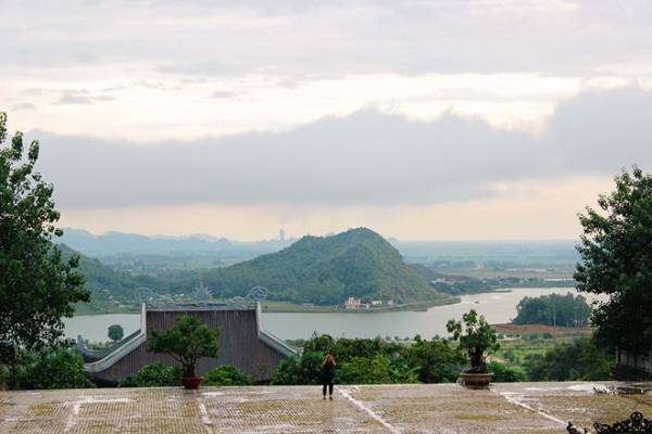 Ng&ocirc;i ch&ugrave;a nhiều kỷ lục nhất Việt Nam