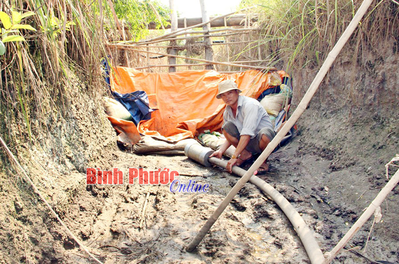 Kênh mương ở xã Lộc Hưng cạn trơ đáy