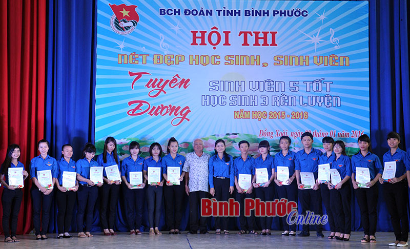 Tuyên dương 98 sinh viên 5 tốt, học sinh 3 rèn luyện