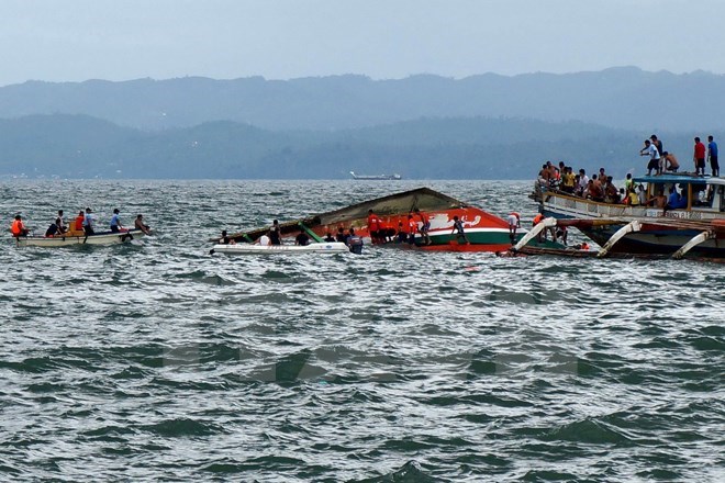 Chìm phà ở Indonesia: Hơn 70 người được cứu, 4 người mất tích