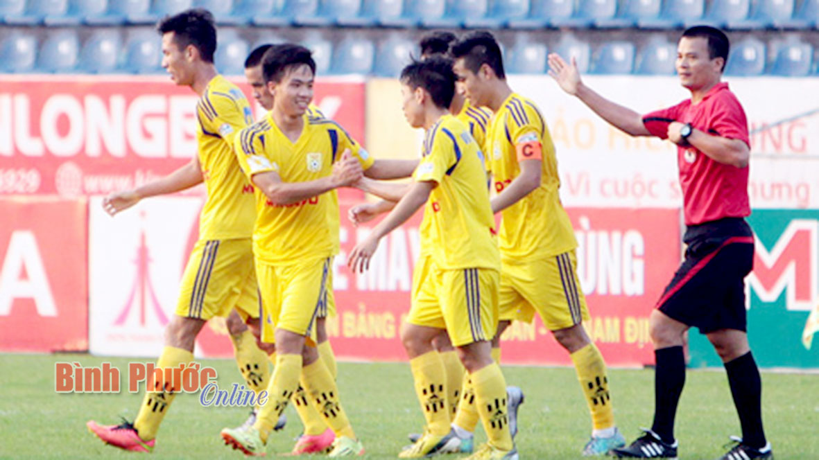 Niềm vui chiến thắng của các cầu thủ Nam Định
