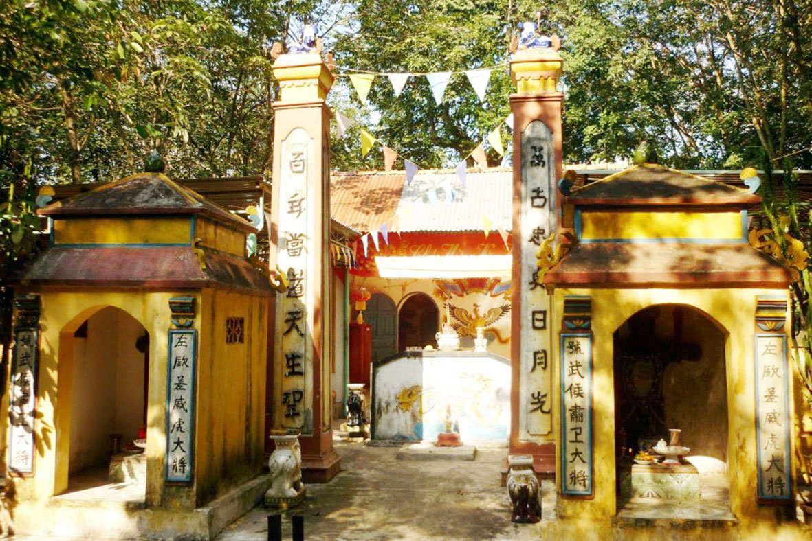Mặt trước đền thờ thánh mẫu Bích Châu ở Đồng Phú - Ảnh: Lâm Thị Hồng