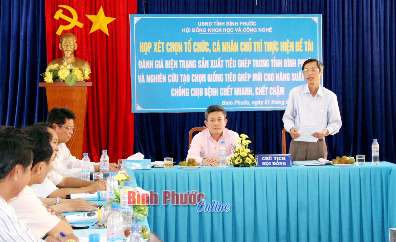 Các nhà phản biện khoa học, thành viên hội đồng đóng góp ý kiến để nhóm nghiên cứu bổ sung, xây dựng và thực hiện đề tài