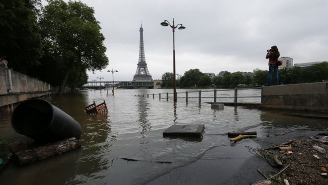 Lũ lụt tại Paris làm 4 người chết, thiệt hại hơn 1 tỷ euro