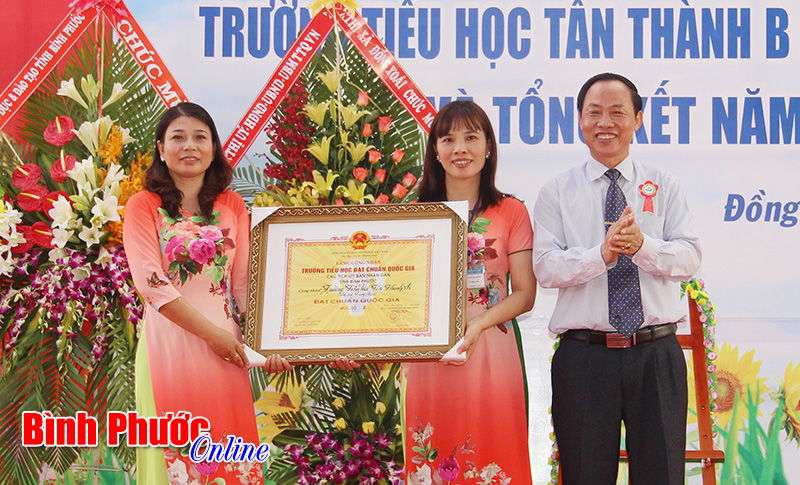 Trường tiểu học Tân Thành B đón nhận danh hiệu chuẩn quốc gia mức 1