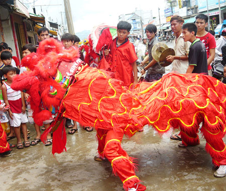 Rộn ràng múa lân