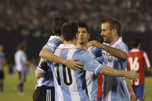 Messi lập cú đúp đưa Argentina đến World Cup 2014-2