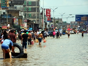 21 công nhân Trung Quốc bị lũ cuốn trôi ở Thanh Hải