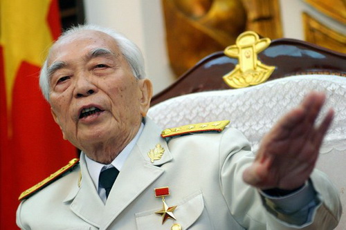 Hãng tin AP nhận định Đại tướng Võ Nguyên Giáp là một  vị tướng thông minh và quyết đoán, là người đã đánh đuổi thực dân Pháp khỏi Việt Nam và sau đó đã buộc Mỹ phải rút lui 