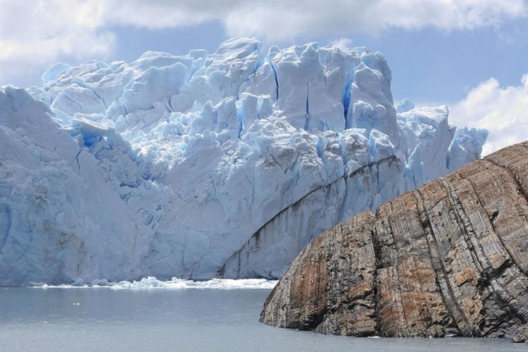 N&uacute;i băng vĩnh cửu ở mạn cực nam Argentina.