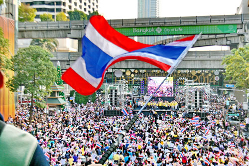 Hàng trăm ngàn người biểu tình ở Bangkok, Phnom Penh