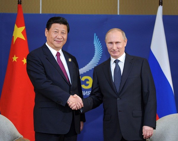 Chủ tịch Trung Quốc Tập Cận Bình (trái)