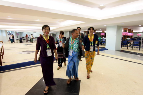 B&ecirc;n trong trung t&acirc;m b&aacute;o ch&iacute; c&oacute; đầy đủ phương tiện hỗ trợ ph&oacute;ng vi&ecirc;n t&aacute;c nghiệp