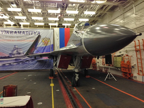 Một chiếc ti&ecirc;m k&iacute;ch MiG-29K tr&ecirc;n t&agrave;u INS Vikramaditya