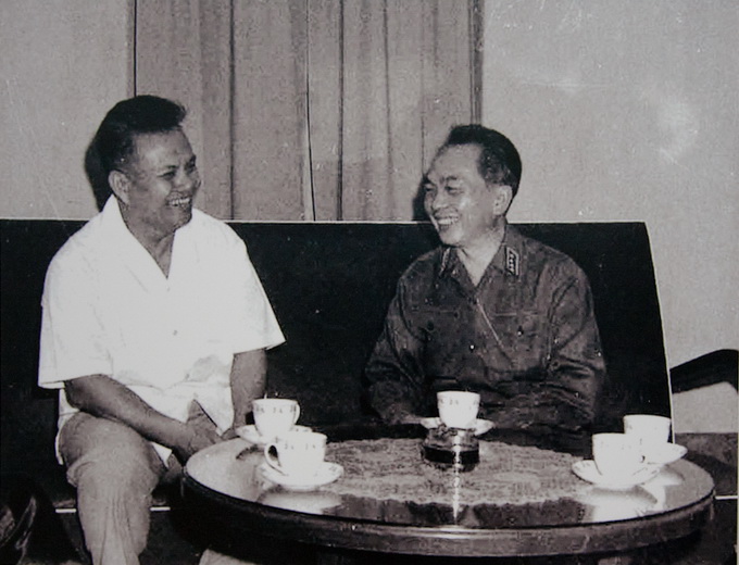 Ngày 4-5-1971, Phó Thủ tưởng, Bộ trưởng Quốc phòng Võ Nguyên Giáp tiếp ông Kaysone Phomvihane, Phó Chủ tịch Ủy ban Trung ương Mặt trận Lào yêu nước