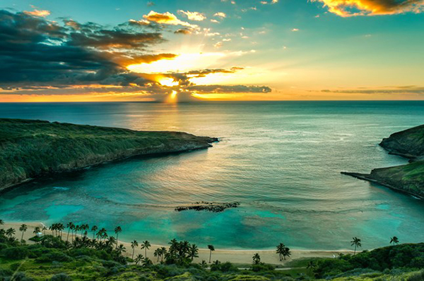 6. Hoàng hôn tại Vịnh Hanauma, Hawaii