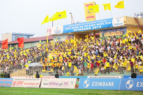 Hàng chục nghìn cổ động viên đã mở tiệc đón chào đội bóng Than Quảng Ninh