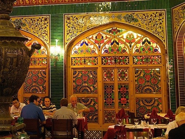 Nếu bạn được sinh ra tại Qatar và là người dân Qatar thì từ khi bạn sinh ra bạn sẽ không mất một xu nào để khám bệnh ngay cả gas, điện, nước cũng do chính phủ do chi trả, người dân không phải mất tiền.