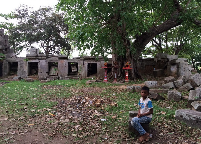 Trong khuôn viên Wat Ek Phnom