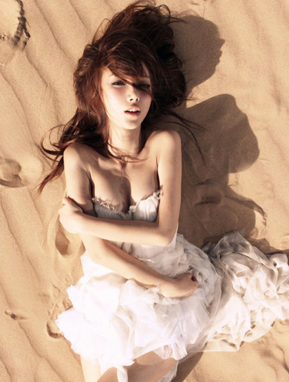 Lưu Thi Hàm (sinh năm 1989) - diễn viên, người mẫu Trung Quốc.