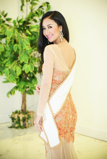 Á hậu 1 cuộc thi, người đẹp Hà Thu, sinh năm 1992, là cô gái Huế rất tự tin.