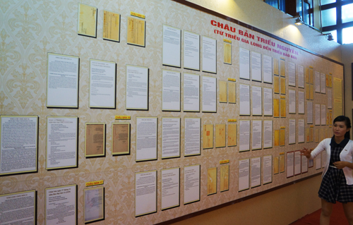 Còn đây là 19 Châu bản triều Nguyễn là các tài liệu cổ có giá trị rất lớn khẳng định chủ quyền của Việt Nam đối với hai quần đảo Hoàng Sa và Trường Sa