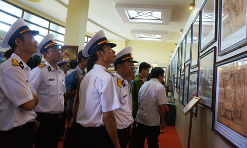  Nhiều cán bộ, chiến sỹ Hải quân Vùng 4 cũng đã đến tham quan triển lãm