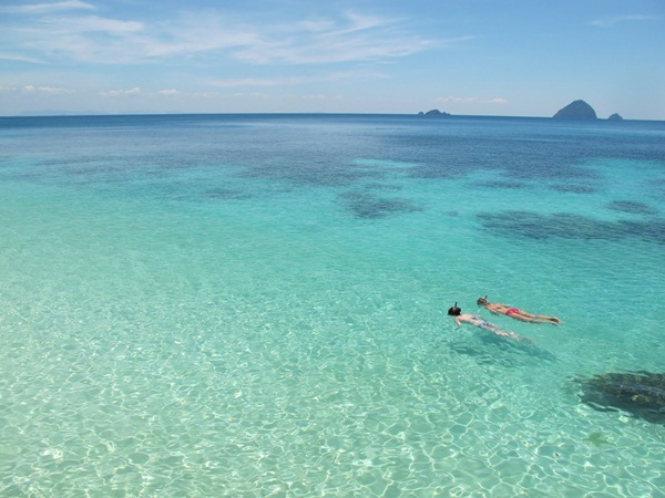 Quần đảo Perhentian nằm ở ngoài khơi tỉnh Terengganu của Malaysia với hai hòn đảo chính là Perhentian Kecil (hòn đảo nhỏ) và Perhentian Besar (đảo lớn). Đây là điểm đến nổi tiếng với những du khách muốn tận hưởng một chuyến đi tiết kiệm nhưng vẫn được trải nghiệm bầu không khí yên bình với biển xanh cát trắng.
